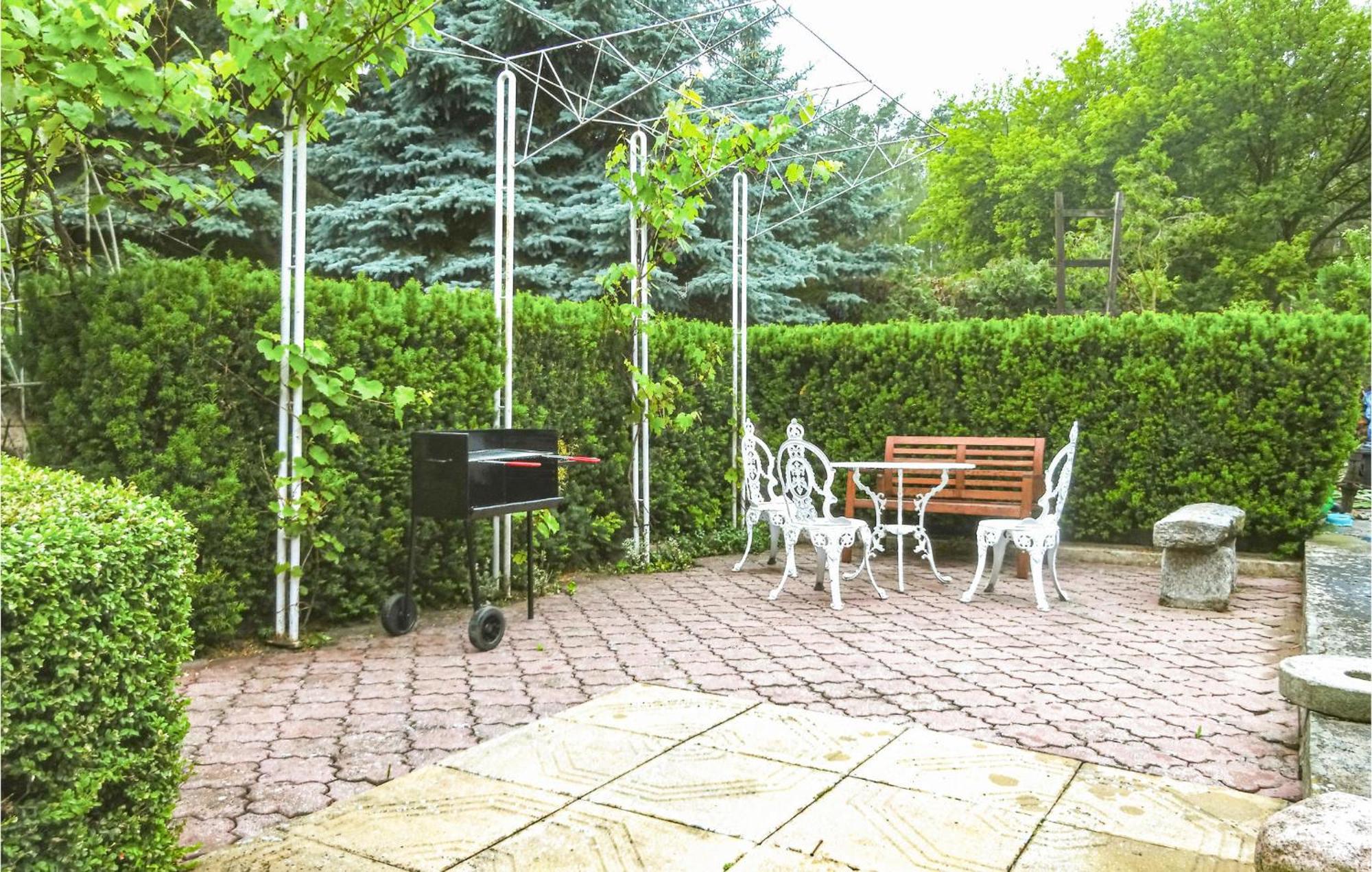 Awesome Home In Pleszew With Wifi Zawidowice Exterior foto